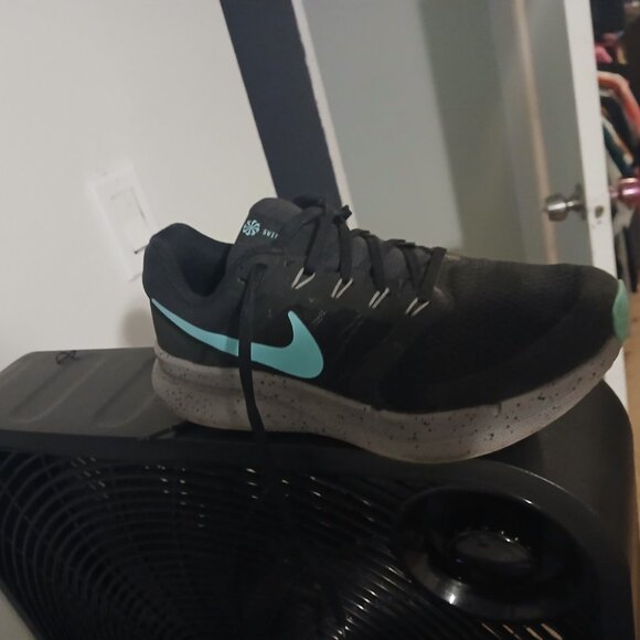 Woman's Nikes - Picture 3 of 3